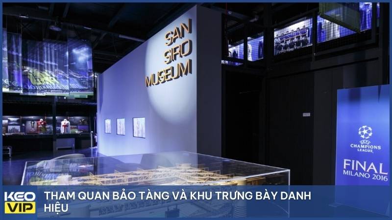 Tham quan bảo tàng và khu trưng bày danh hiệu bên trong sân