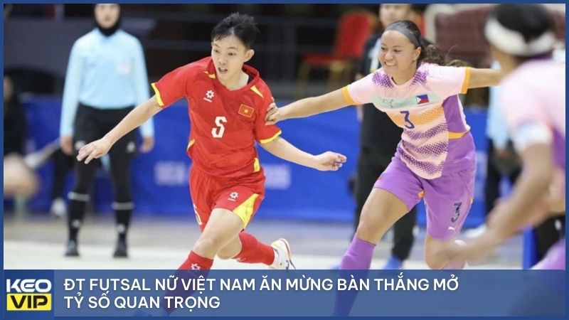 ĐT futsal nữ Việt Nam ăn mừng bàn thắng mở tỷ số quan trọng