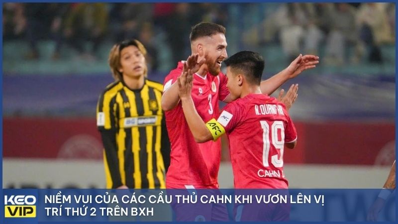 Niềm vui của các cầu thủ CAHN khi vươn lên vị trí thứ 2 trên BXH