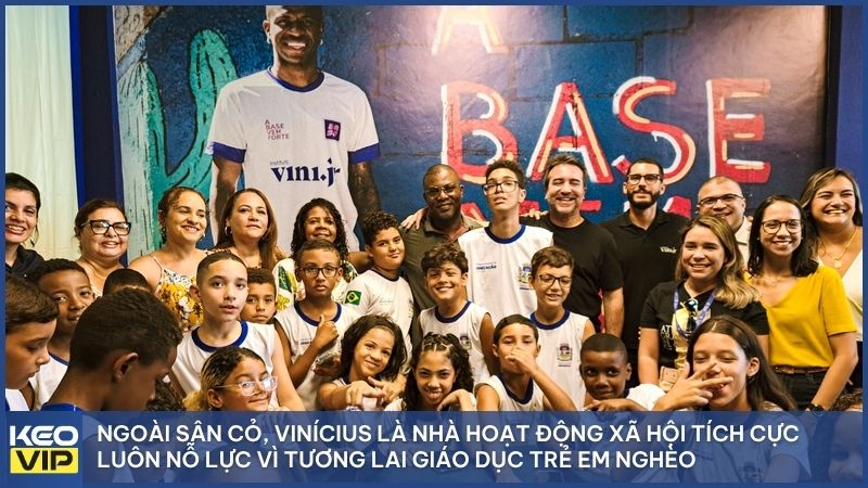 Ngoài sân cỏ, Vinícius là nhà hoạt động xã hội tích cực luôn nỗ lực vì tương lai giáo dục trẻ em nghèo