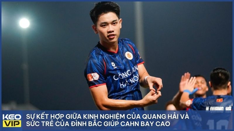 Sự kết hợp giữa kinh nghiệm của Quang Hải và sức trẻ của Đình Bắc giúp CAHN bay cao